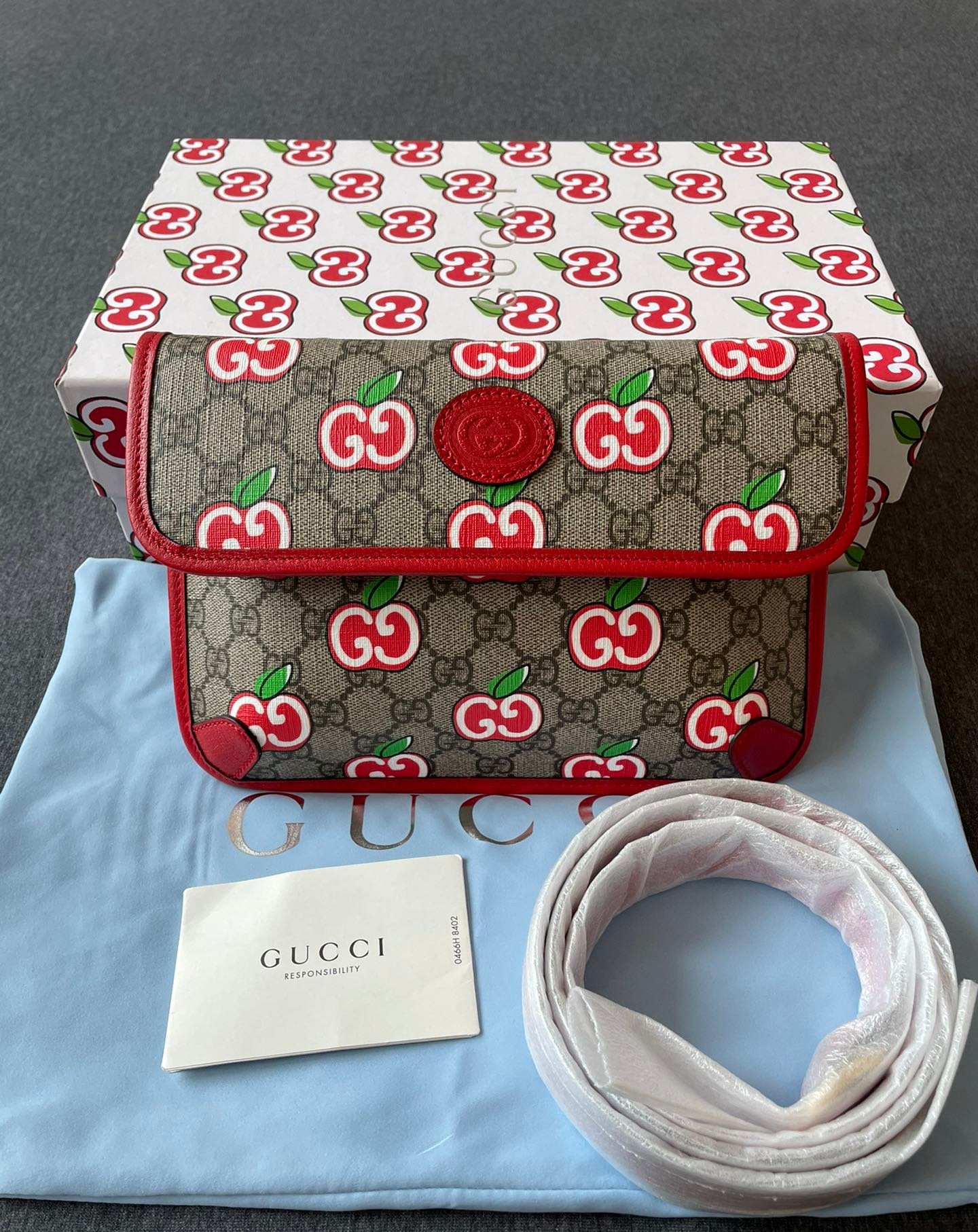 Gucci Supreme Waist Bag Chest Bag