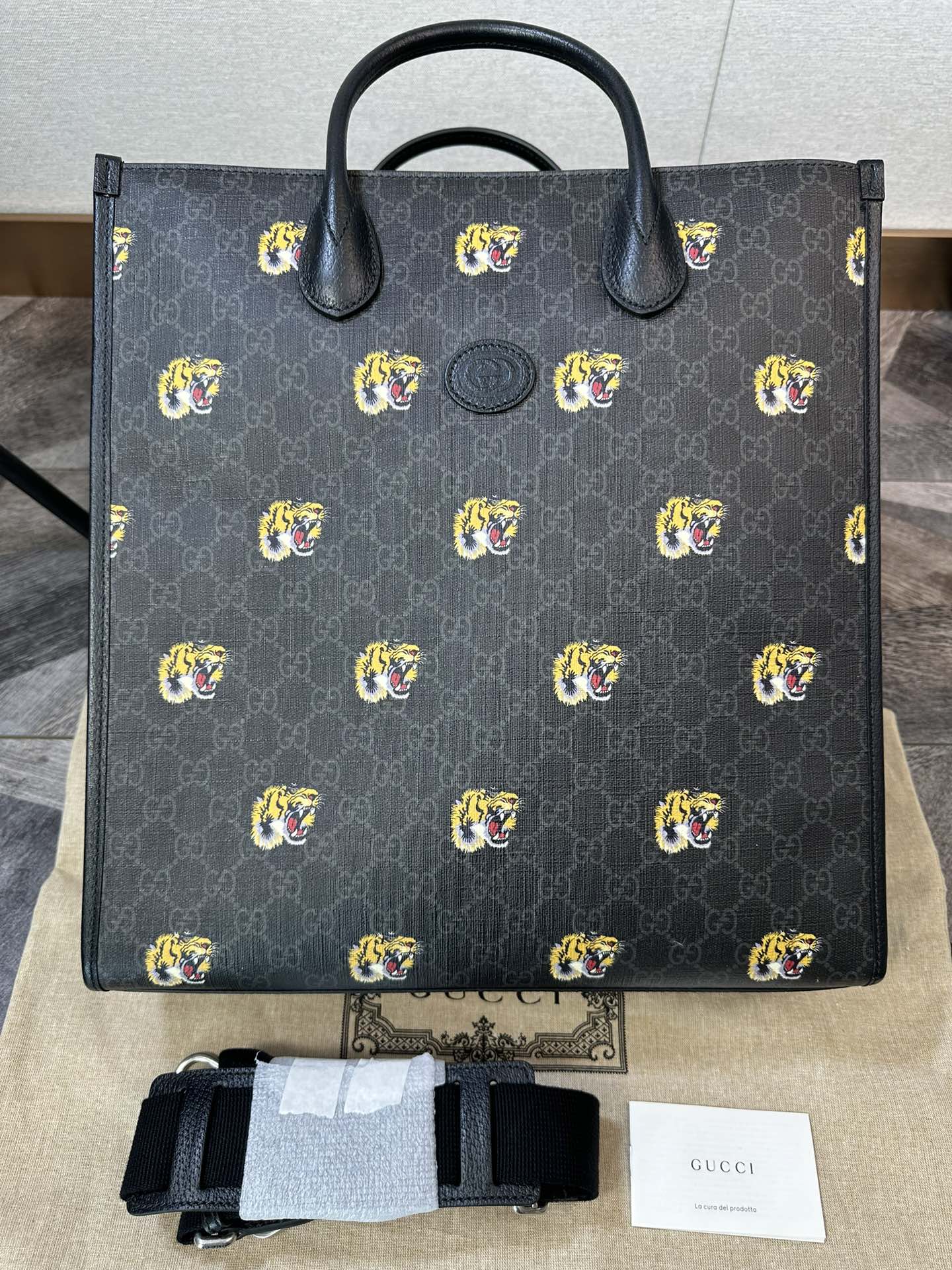 Gucci GG Tiger Head Printed Tote Bag Handbag