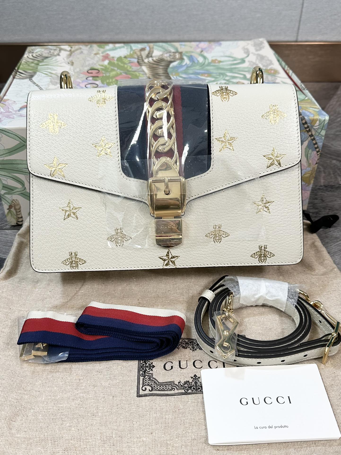 Gucci Sylvie White Gold Plated Bee Carrying Shoulder Bag