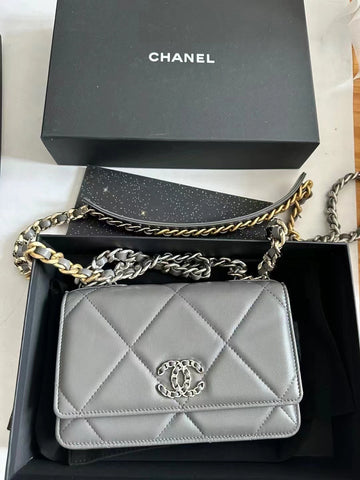 Chanel Silver Buckle Diamond Patterned Chain Bag Shoulder Crossbody Bag