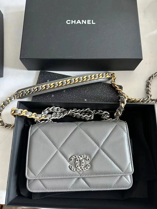 Chanel Silver Buckle Diamond Patterned Chain Bag Shoulder Crossbody Bag