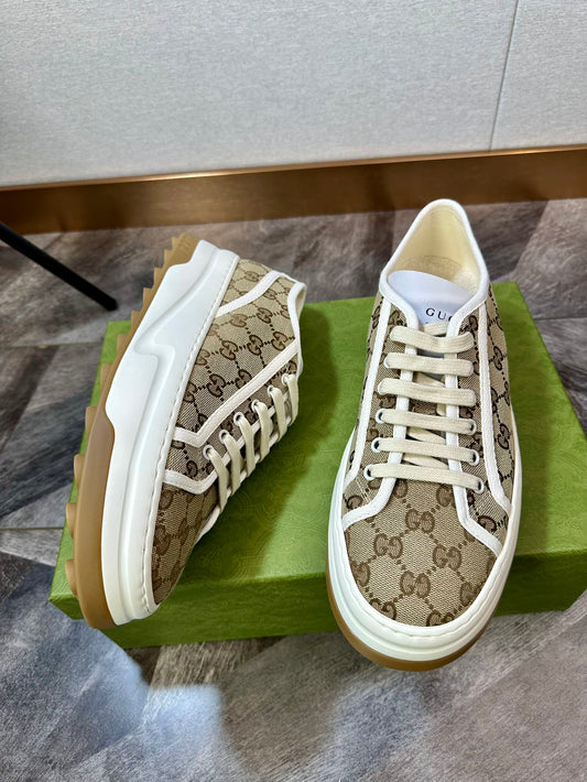 Gucci Low Top Lace Up Canvas Board Shoes  EU42