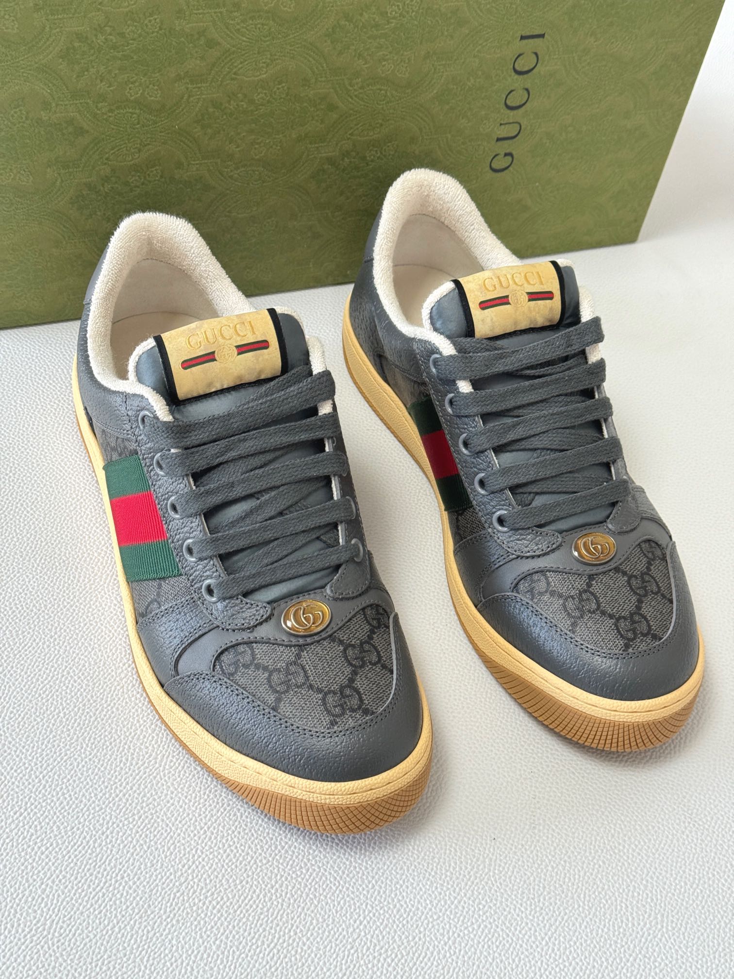 Gucci Supreme Low Cut Lace Up Sneakers EU40