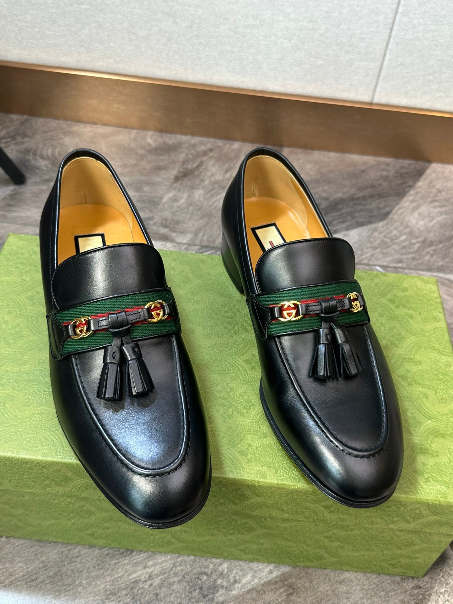 Gucci Lnterlocking Red green Ribbon Black Tassel Loafers