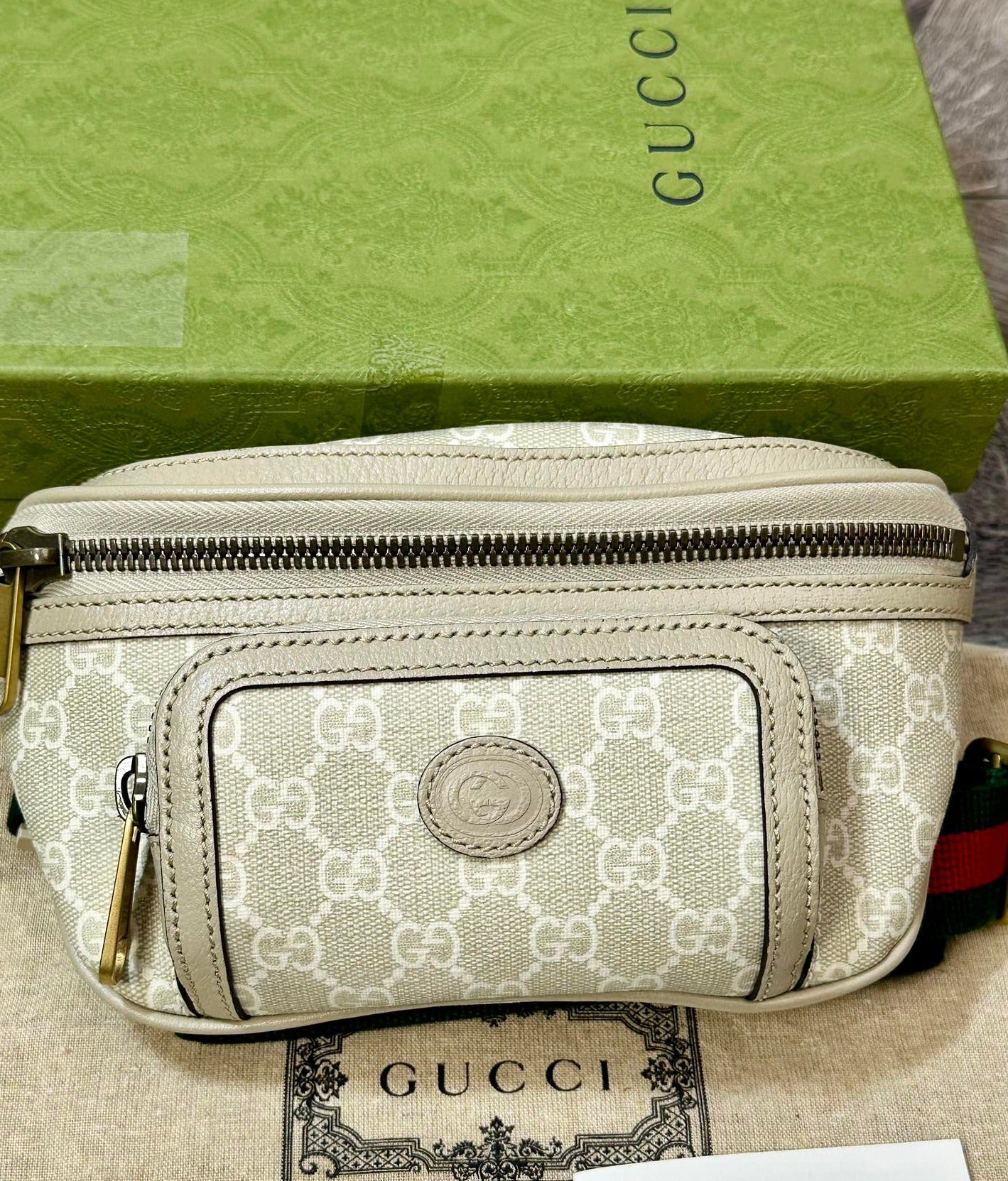 Gucci Retro Supreme Waist Chest Bag