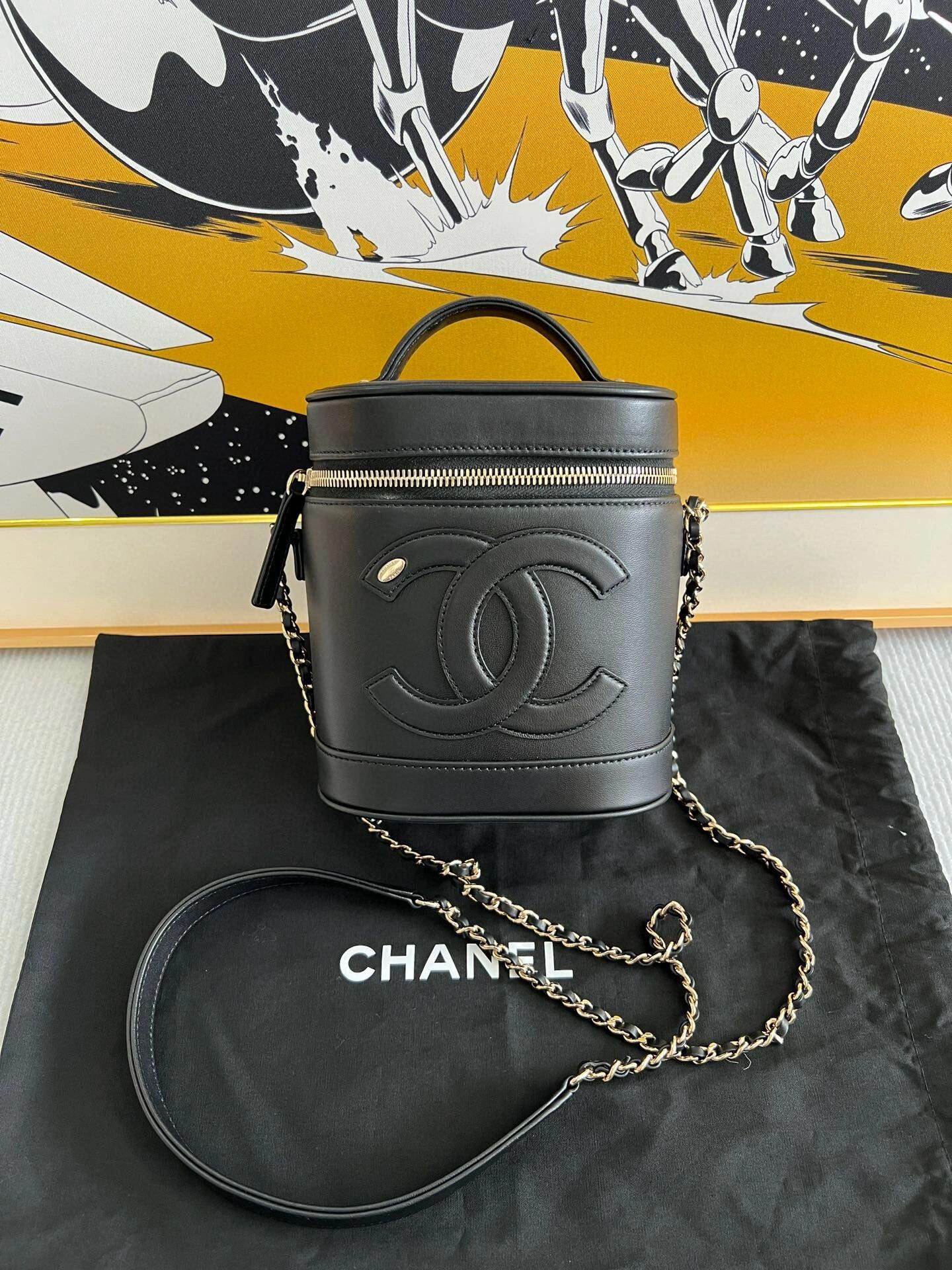 Chanel Black Vanity CC Makeup Bag Bucket Bag Shoulder Handbag