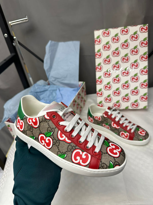 Gucci Apple Printed Board Shoes