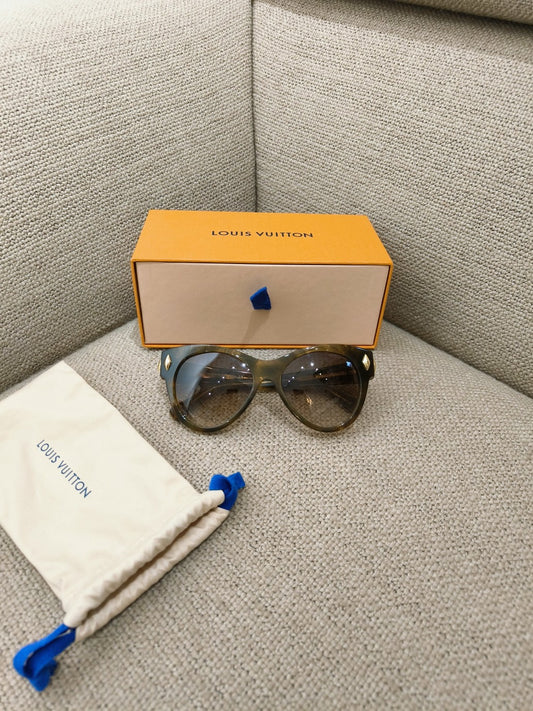 Louis Vuitton Sunglasses Gold  Z0812W