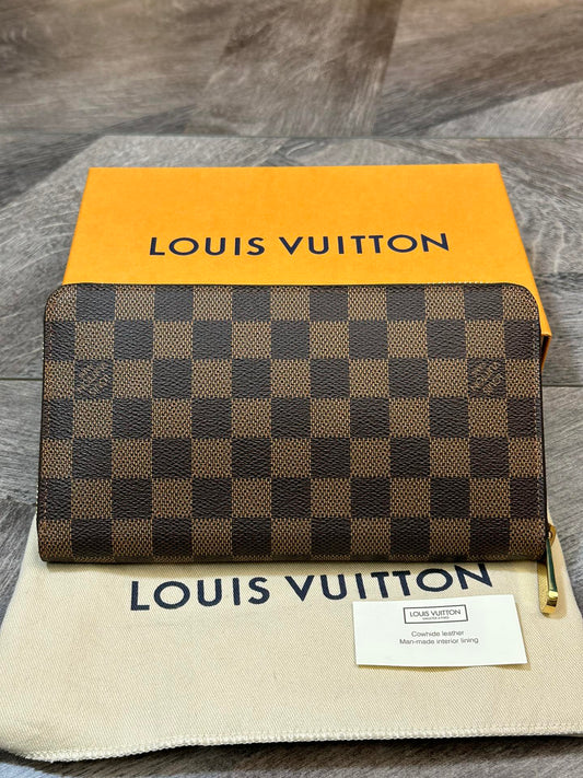 Louis Vuitton Damier Round Zipper Wallet