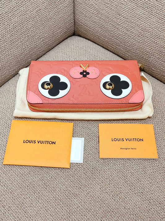 Louis Vuitton Monogram Dog Zipper Wallet